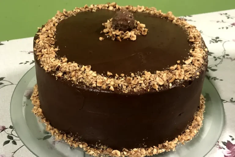 Bolo Ferrero Rocher - Hess Confeitaria em Blumenau