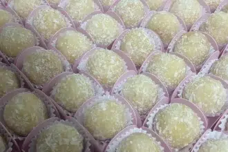 Beijinho de Coco - Hess Confeitaria em Blumenau SC