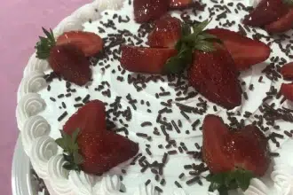 Bolo de Morango com Brigadeiro - Hess Confeitaria em Blumenau